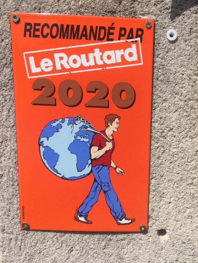 Les Maitres Sonneurs Bed & Breakfast Huriel Bagian luar foto