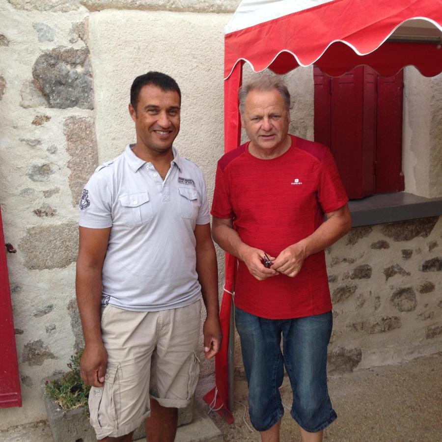 Les Maitres Sonneurs Bed & Breakfast Huriel Bagian luar foto