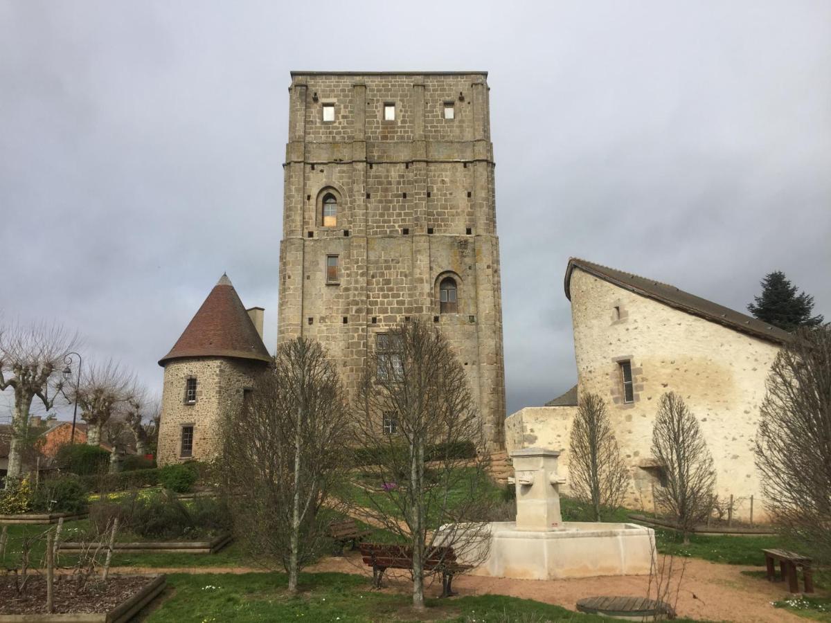 Les Maitres Sonneurs Bed & Breakfast Huriel Bagian luar foto