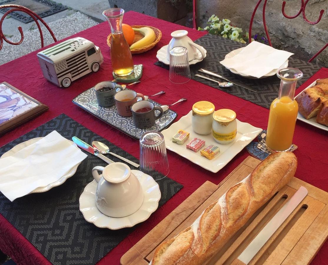 Les Maitres Sonneurs Bed & Breakfast Huriel Bagian luar foto