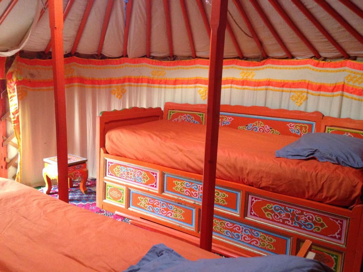Les Maitres Sonneurs Bed & Breakfast Huriel Bagian luar foto