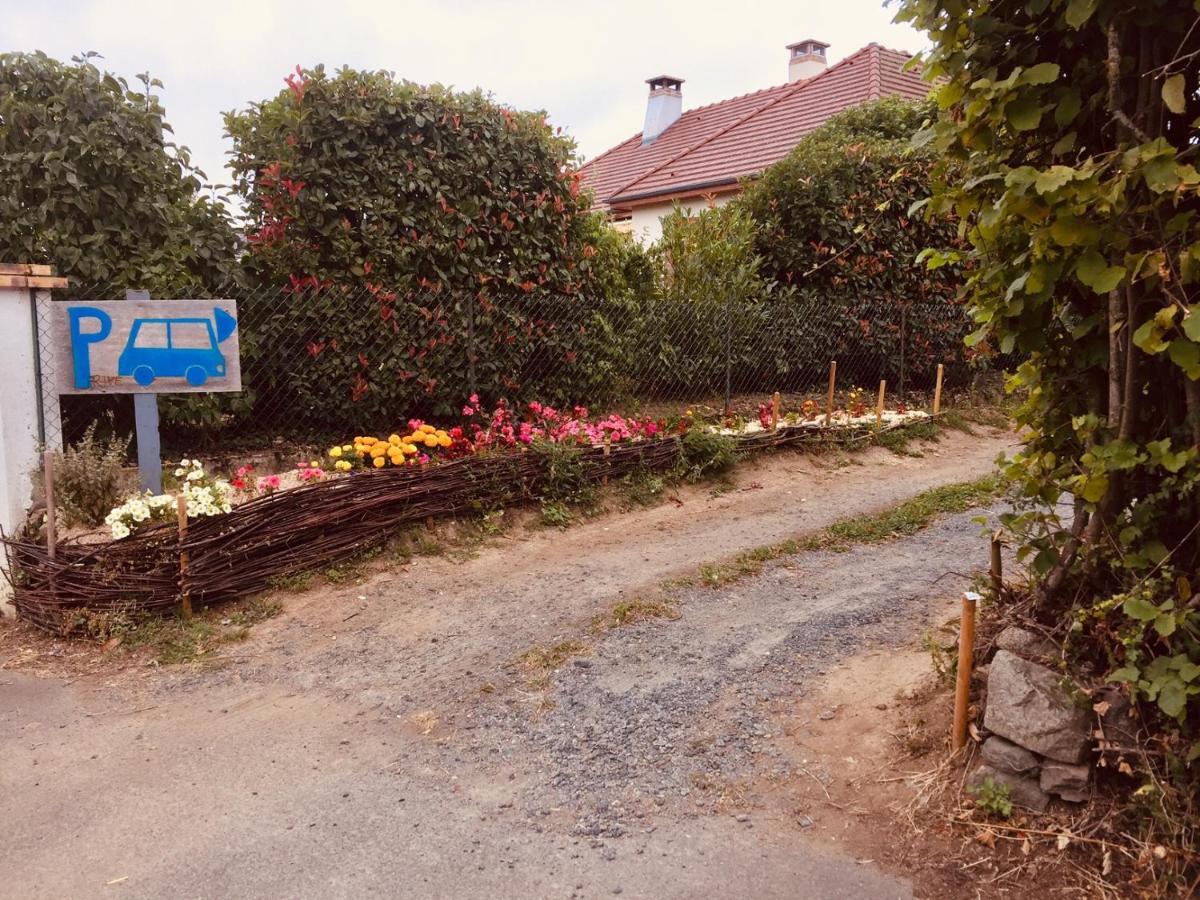 Les Maitres Sonneurs Bed & Breakfast Huriel Bagian luar foto