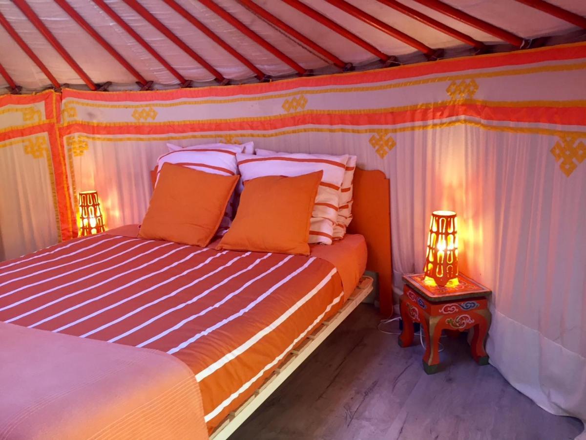 Les Maitres Sonneurs Bed & Breakfast Huriel Bagian luar foto