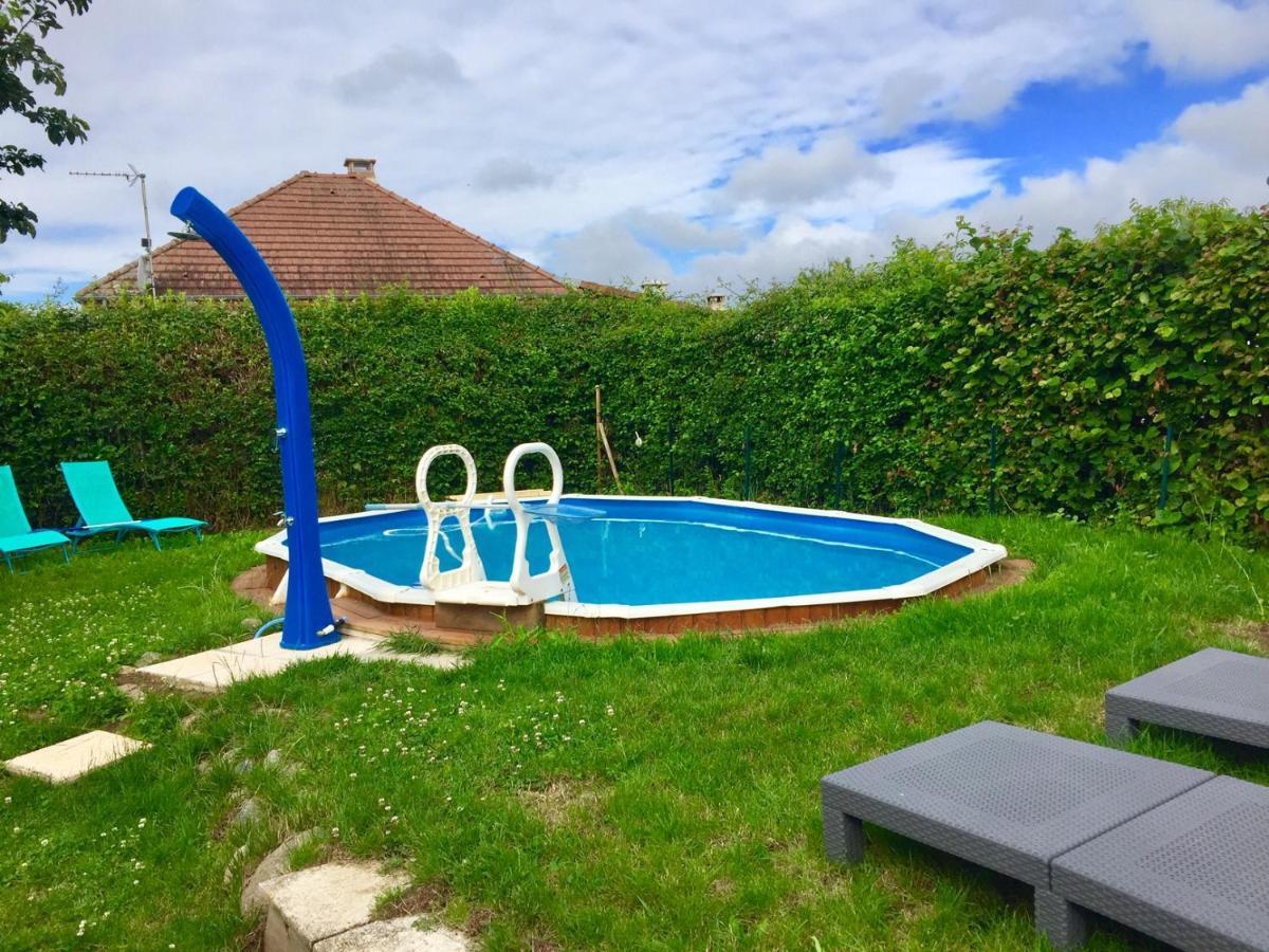 Les Maitres Sonneurs Bed & Breakfast Huriel Bagian luar foto