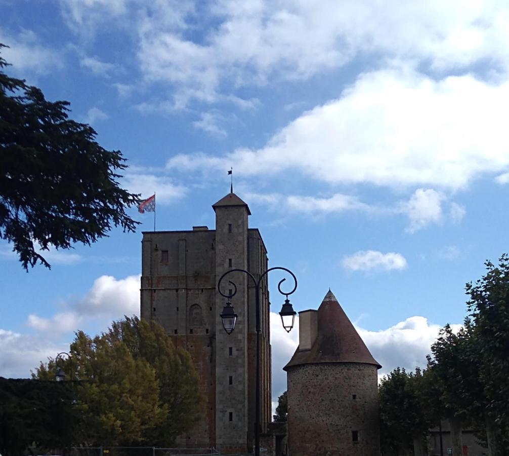 Les Maitres Sonneurs Bed & Breakfast Huriel Bagian luar foto