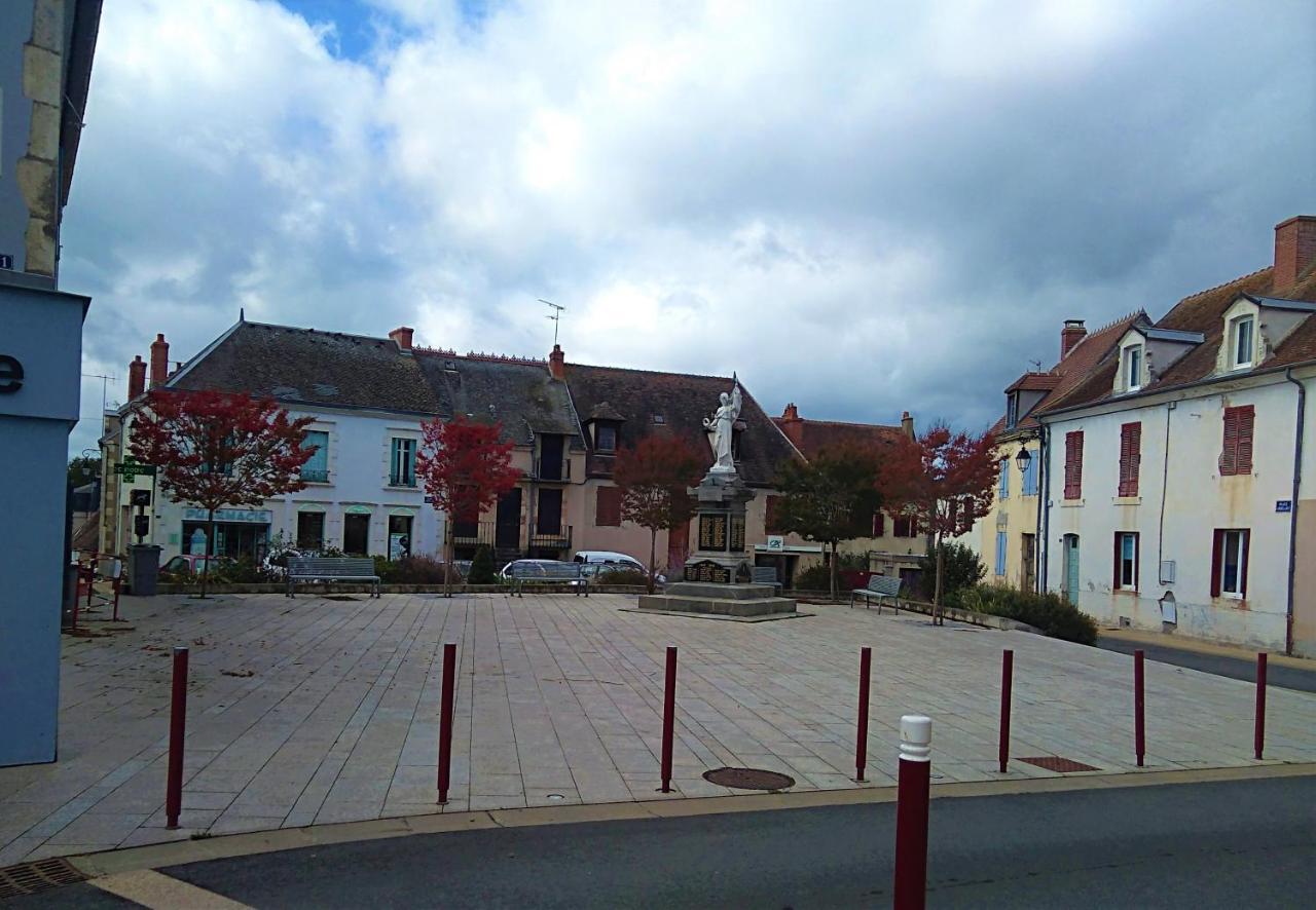 Les Maitres Sonneurs Bed & Breakfast Huriel Bagian luar foto