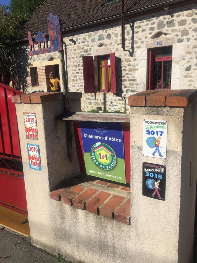 Les Maitres Sonneurs Bed & Breakfast Huriel Bagian luar foto
