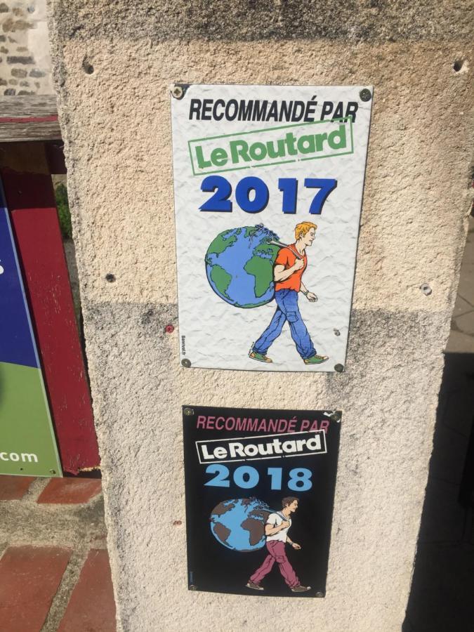 Les Maitres Sonneurs Bed & Breakfast Huriel Bagian luar foto