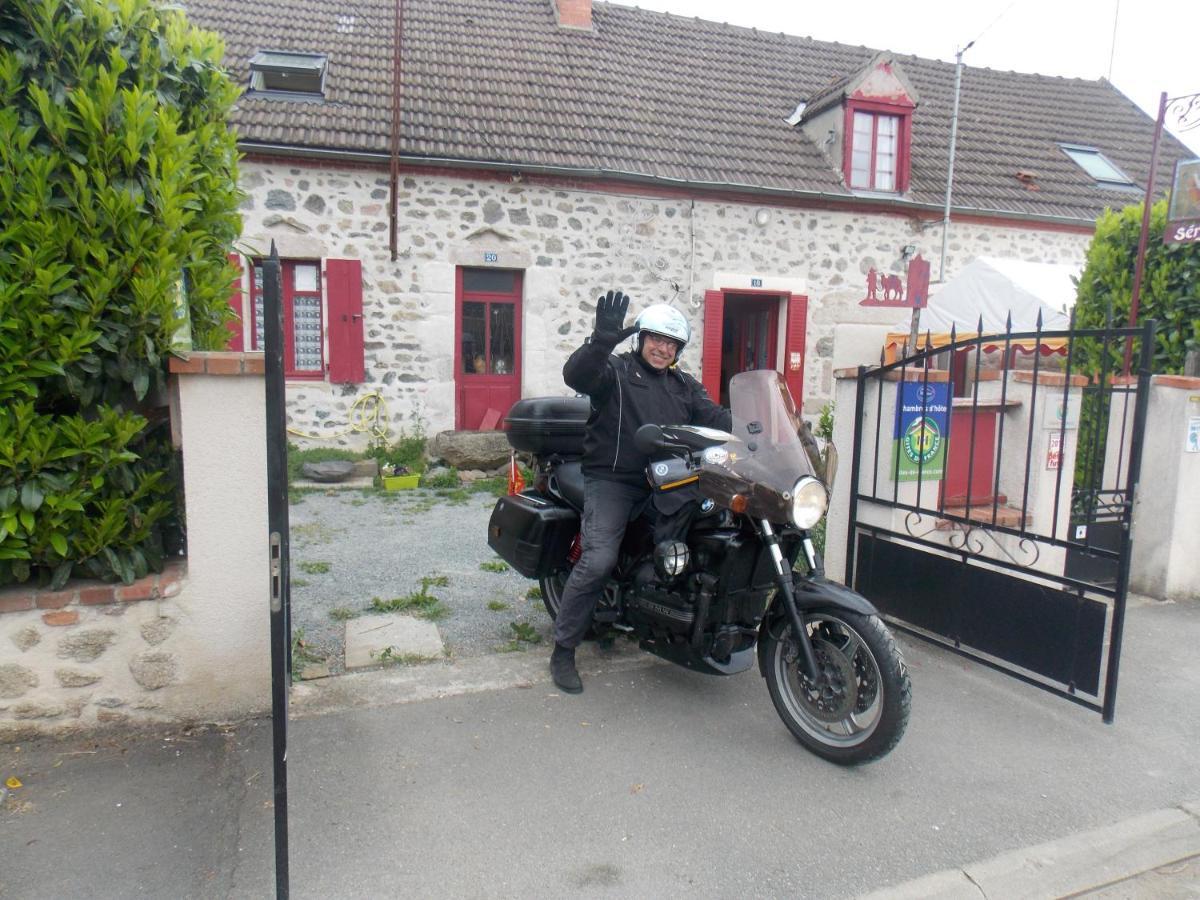 Les Maitres Sonneurs Bed & Breakfast Huriel Bagian luar foto